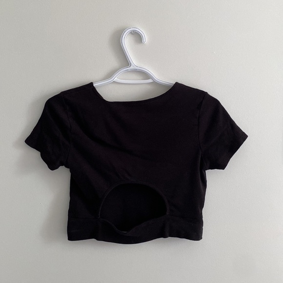 cropped t shirt with open back - Picture 2 of 2